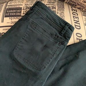 Black jeans with stretch.